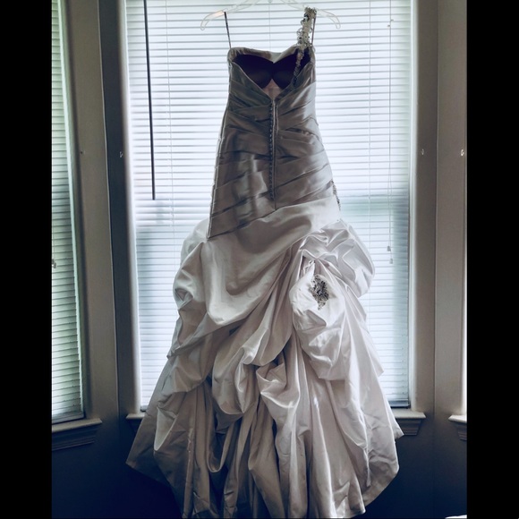 SOLD-Maggie Sottero Wedding Gown - Picture 4 of 8